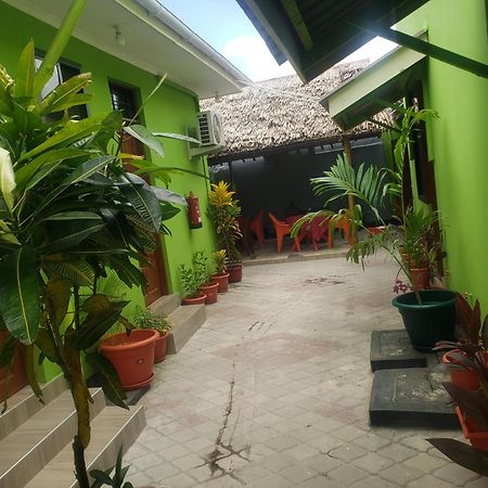 L&J Modern Backpackers Bnb Dár Al-Szalám Kültér fotó