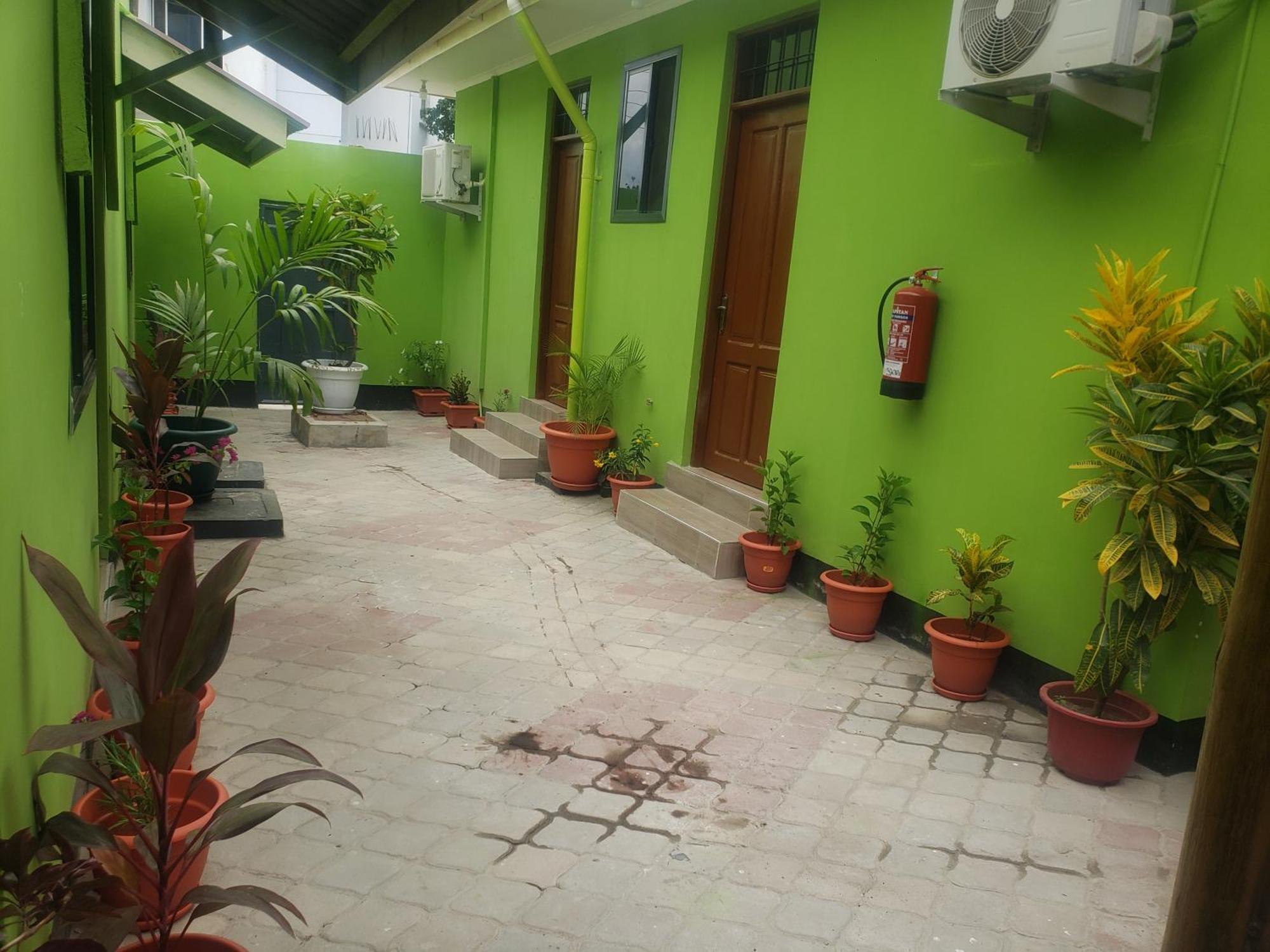L&J Modern Backpackers Bnb Dár Al-Szalám Kültér fotó