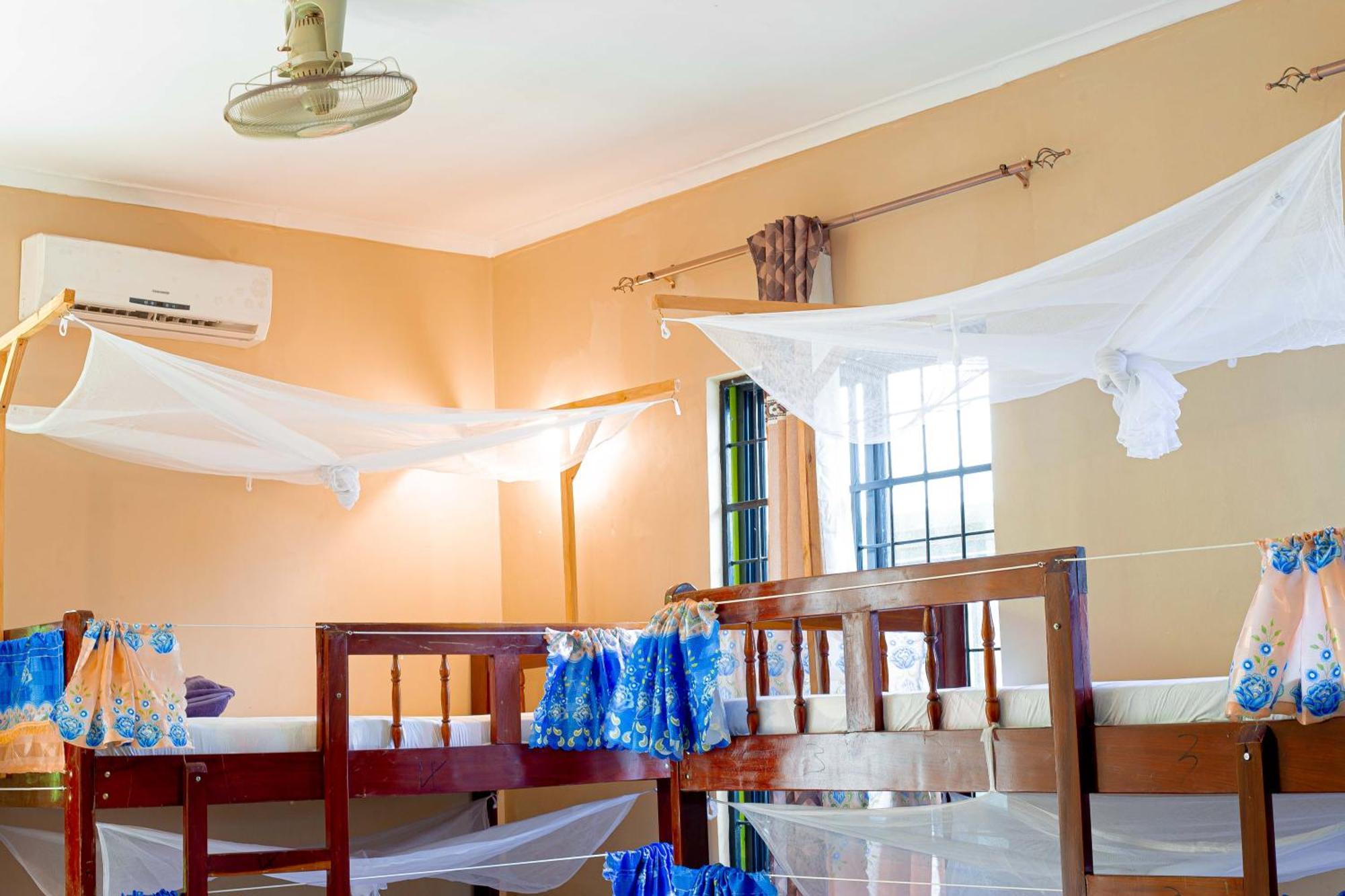 L&J Modern Backpackers Bnb Dár Al-Szalám Kültér fotó