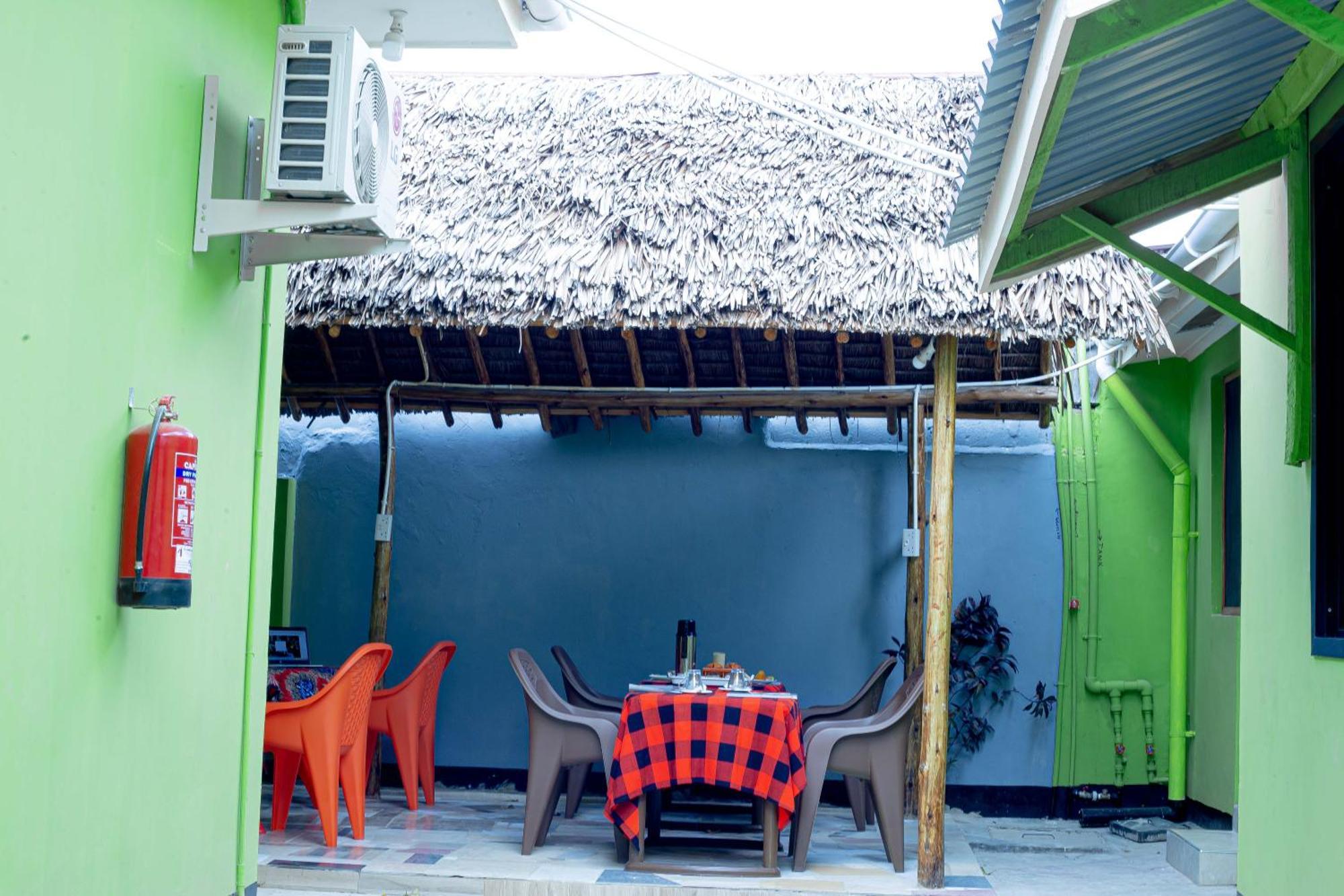 L&J Modern Backpackers Bnb Dár Al-Szalám Kültér fotó