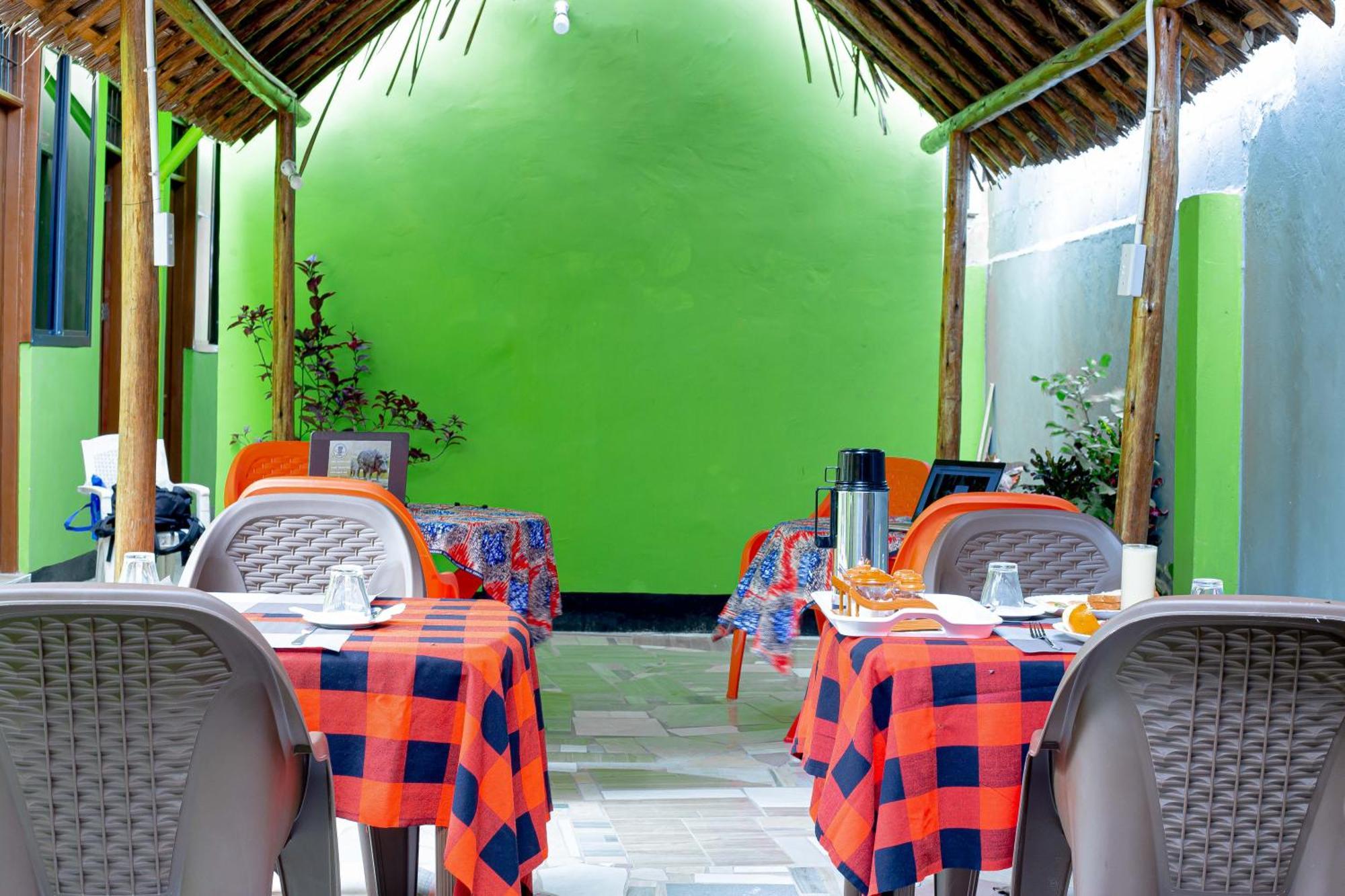 L&J Modern Backpackers Bnb Dár Al-Szalám Kültér fotó