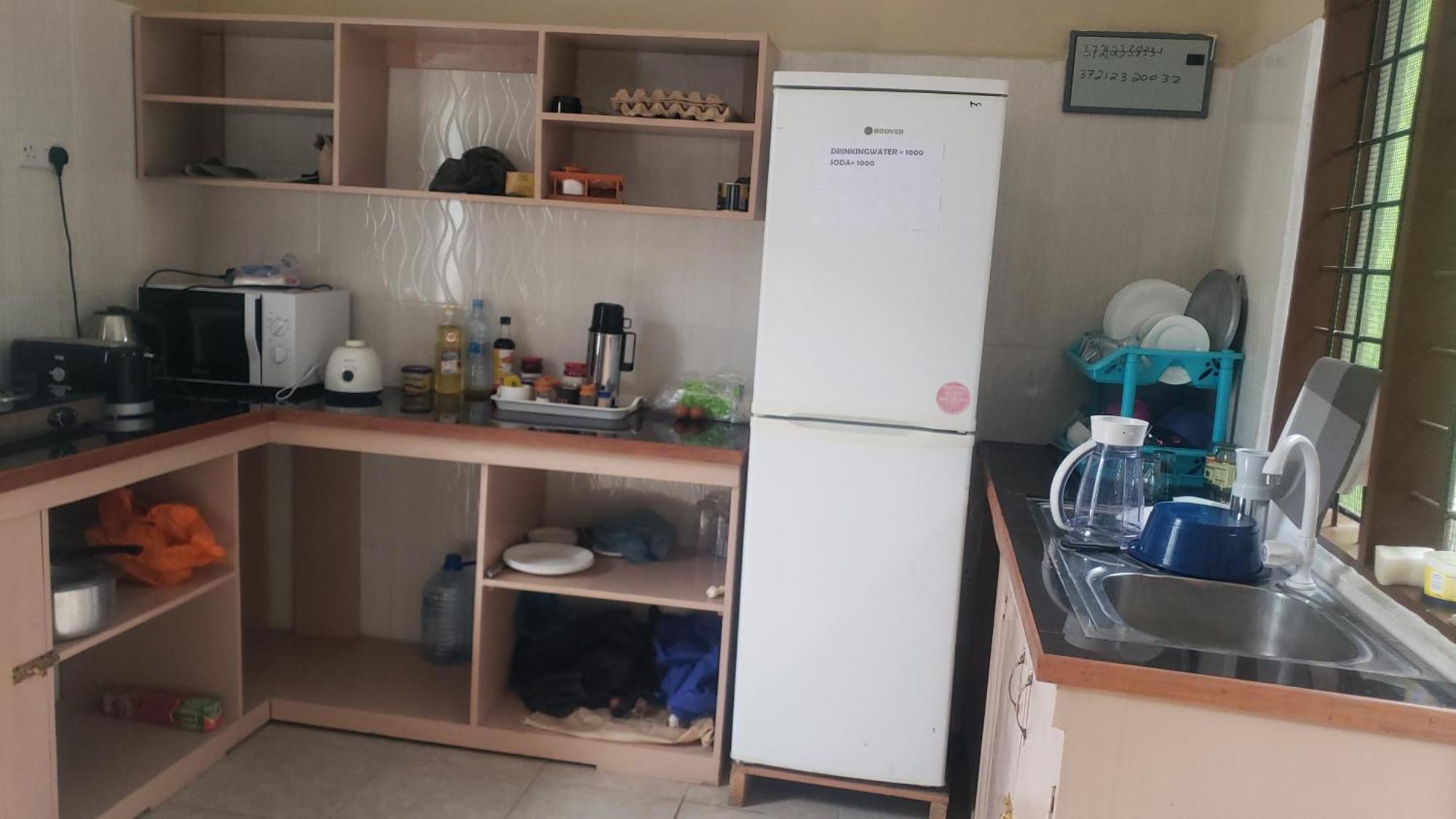 L&J Modern Backpackers Bnb Dár Al-Szalám Kültér fotó