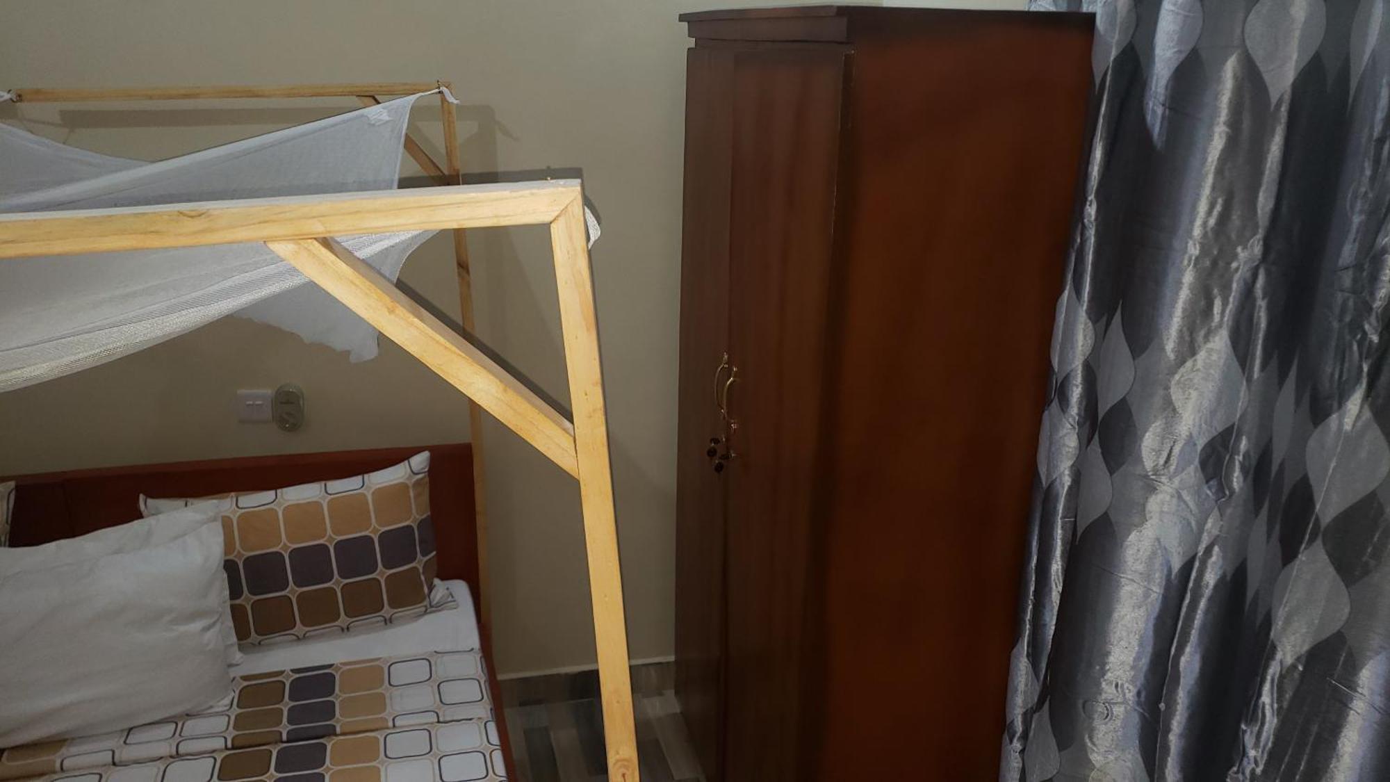 L&J Modern Backpackers Bnb Dár Al-Szalám Kültér fotó