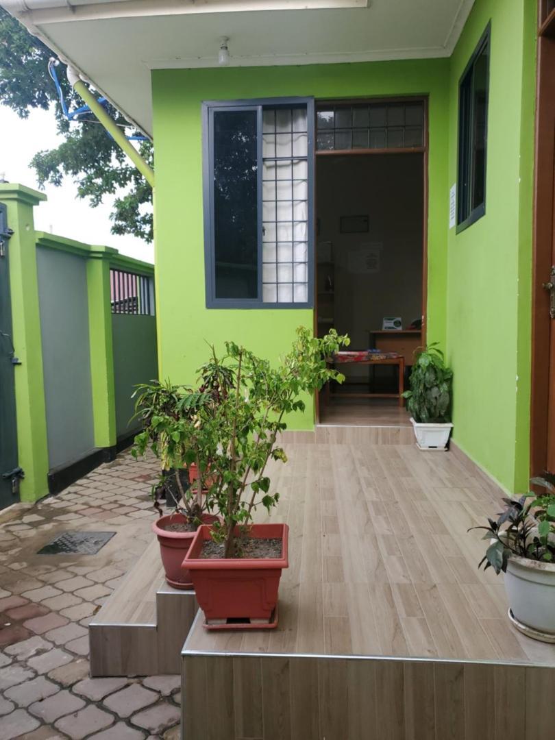 L&J Modern Backpackers Bnb Dár Al-Szalám Kültér fotó
